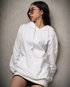 Ely Saravia - Modelo Guatemalteca y Tiktoker - White (1)