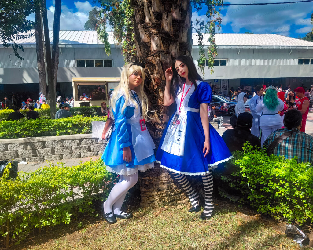 Ely Saravia y Mery Ahr - Cosplay Duo de Alice: Madness Returns y Alicia en el pais de las Maravillas - ExpoGT - Parte 1 8 - Modelo y Tiktoker de Guatemala Ely Saravia y Mery Ahr - Cosplay Duo de Alice: Madness Returns y Alicia en el pais de las Maravillas